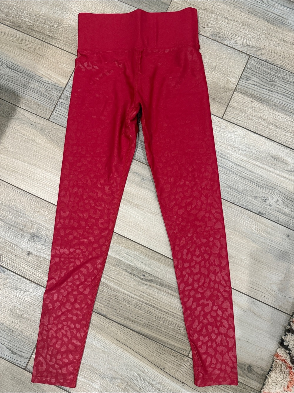 Carbon38 High-Rise red leopard Textured Active Leggings